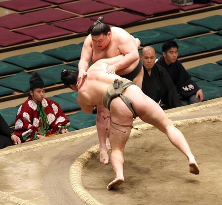 大相撲　大鵬さんの命日に孫の納谷が勝利！部屋を出る前に仏壇に手を合わせ「勝ったことを報告できる」と安堵
