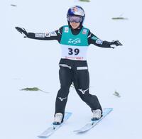 　２本目で飛距離を伸ばし、明るい表情を見せる高梨沙羅（撮影・吉澤敬太）