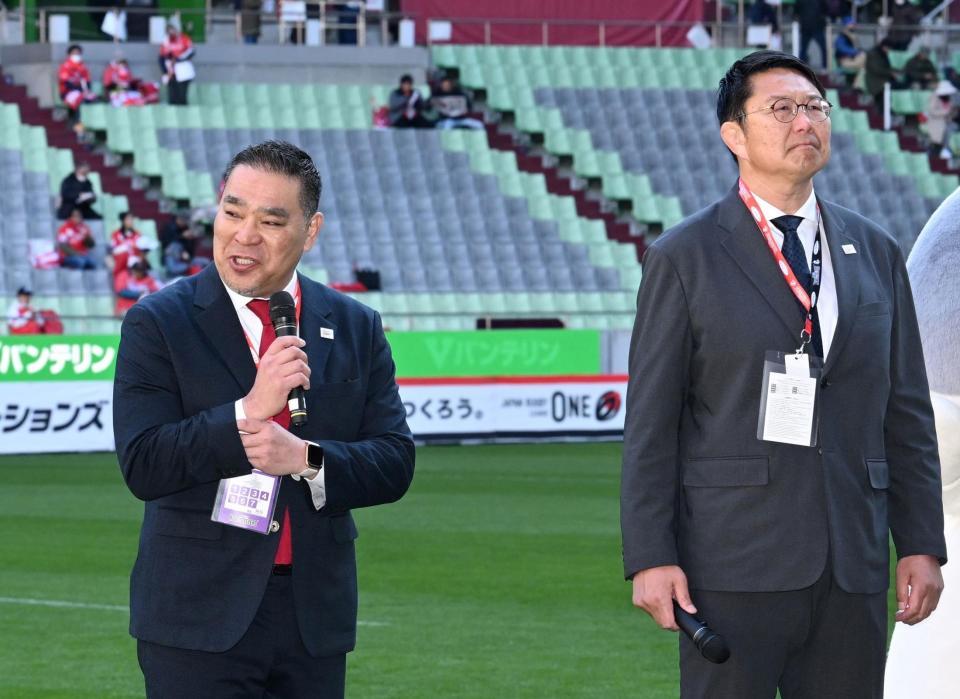 　被災体験などを語るスティーラーズＯＢの増保輝則氏（左）とシーウェイブスＯＢの桜庭吉彦氏