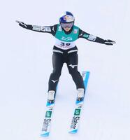 　　２本目に１２７．５メートルの大ジャンプを見せた高梨沙羅（撮影・吉澤敬太）