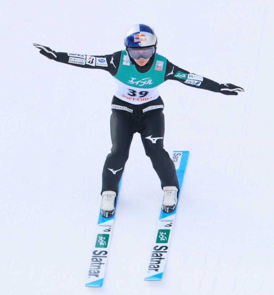 　　２本目に１２７．５メートルの大ジャンプを見せた高梨沙羅（撮影・吉澤敬太）