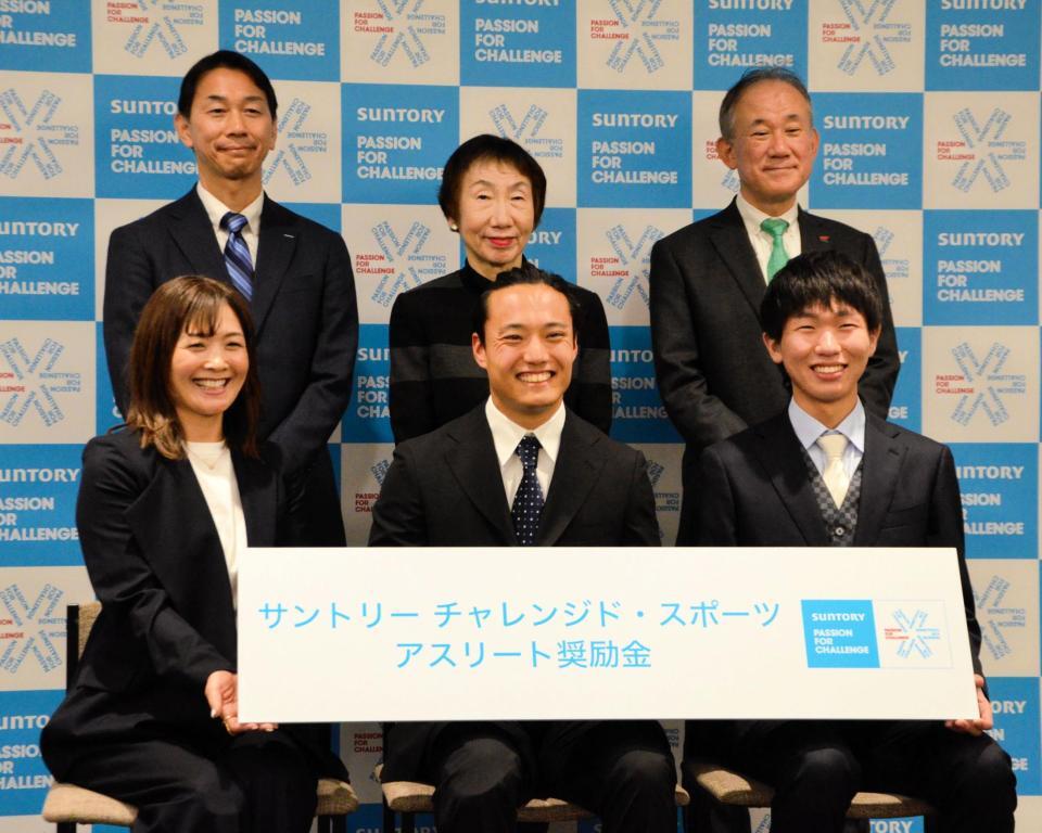 発表会に登場した（前列左から）谷真海選手、金子慶也選手、高山和也選手