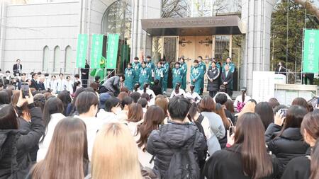 　箱根駅伝の優勝報告会に出席した青学大の選手、関係者（撮影・佐々木彰尚）