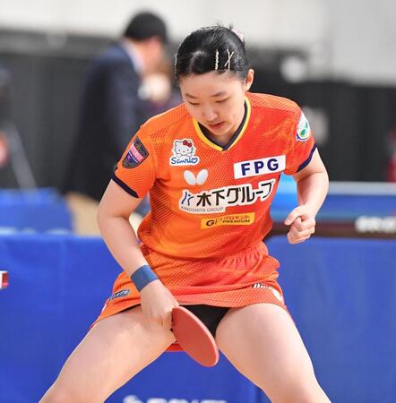 　ジュニア女子３回戦でガッツポーズを決める張本美和（撮影・開出牧）