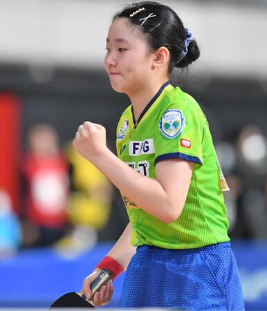 　ジュニア女子準々決勝でガッツポーズを決める張本美和（撮影・開出牧）