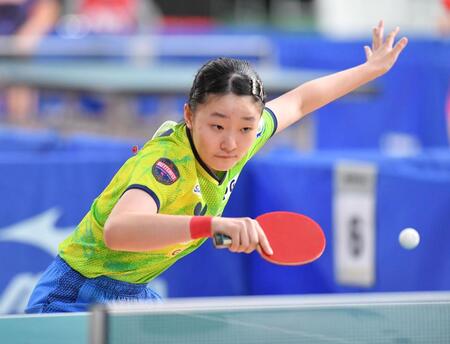 　ジュニア女子準々決勝でプレーする張本美和（撮影・開出牧）