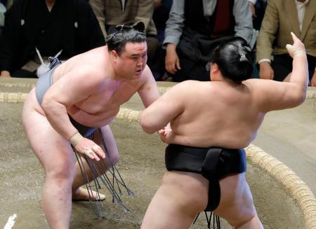 金峰山2敗守る、豊昇龍ら1差 琴桜は来場所かど番