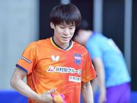 　男子シングルス５回戦で敗退し悔しさをにじませる戸上隼輔（撮影・開出牧）