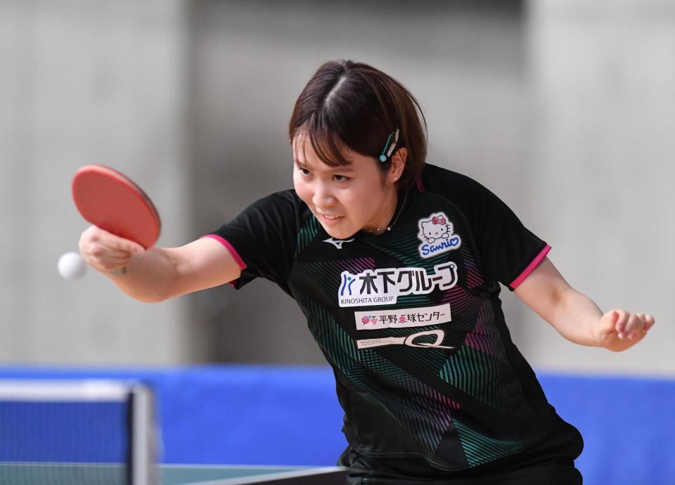 　女子シングルス５回戦でプレーする平野美宇（撮影・開出牧）