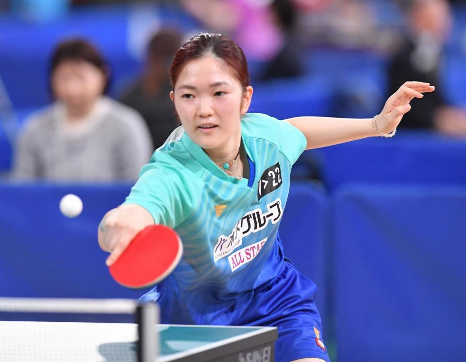 　女子シングルス５回戦でプレーする木原美悠（撮影・開出牧）