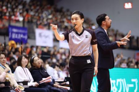 　広島-長崎戦でＢ１史上初の女性主審を務める北沢あや子さん＝広島サンプラザホール（Ｃ）Ｂ．ＬＥＡＧＵＥ提供