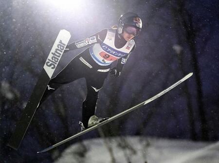 　Ｗ杯ジャンプ女子スーパー団体で６位だった高梨沙羅の２回目