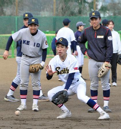 特別支援学校が慶応と合同練習 強豪から刺激「1勝を」