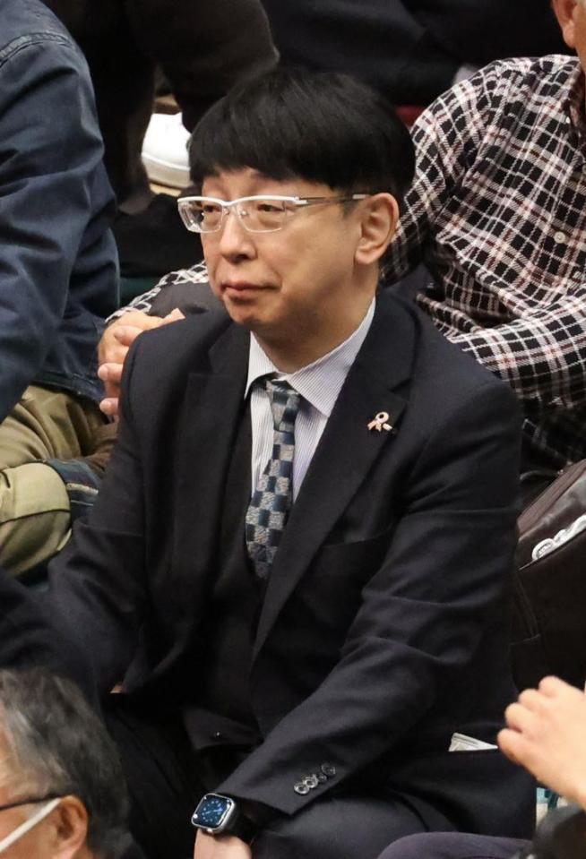 　観戦する木下医師