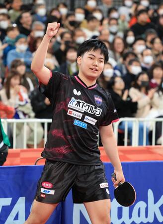 張本智和に勝利しガッツポーズの松島輝空（撮影・金田祐二）