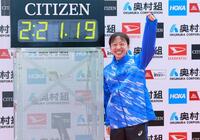 　２時間２１分１９秒でゴールした小林香菜（撮影・石湯恒介）