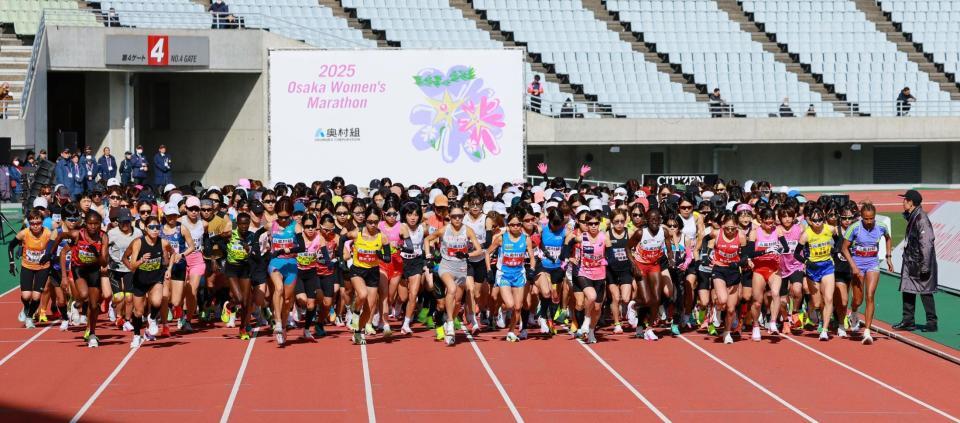 一斉にスタートする選手たち（撮影・石湯恒介）