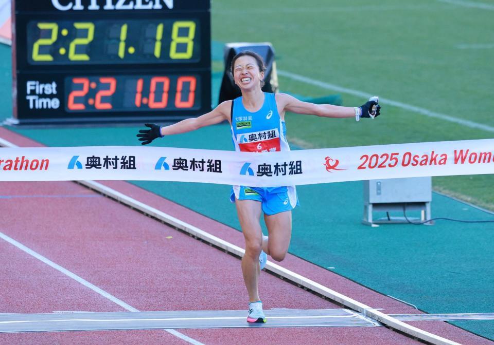 ２位でフィニッシュする小林香菜（撮影・石湯恒介）