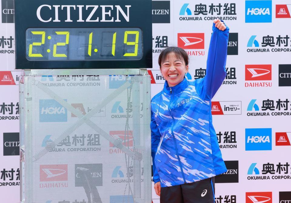 　２時間２１分１９秒でゴールした小林香菜（撮影・石湯恒介）