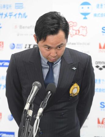 北島康介会長が謝罪　標識設置ミス　複数選手が負傷　旗脱着の運用に切り替え再発防止に