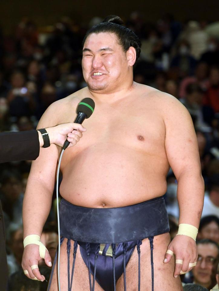 　インタビューで満面の笑みを見せる豊昇龍＝２６日
