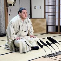 　取材に応じる豊昇龍