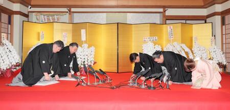 　伝達式で口上を述べる豊昇龍（右から２人目）＝撮影・吉澤敬太