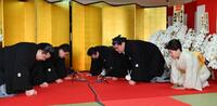 　横綱昇進伝達式で口上を述べる新横綱照ノ富士（右中央）＝２０２１年７月、伊勢ケ浜部屋