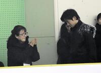 　関係者にねぎらわれ感極まる織田信成