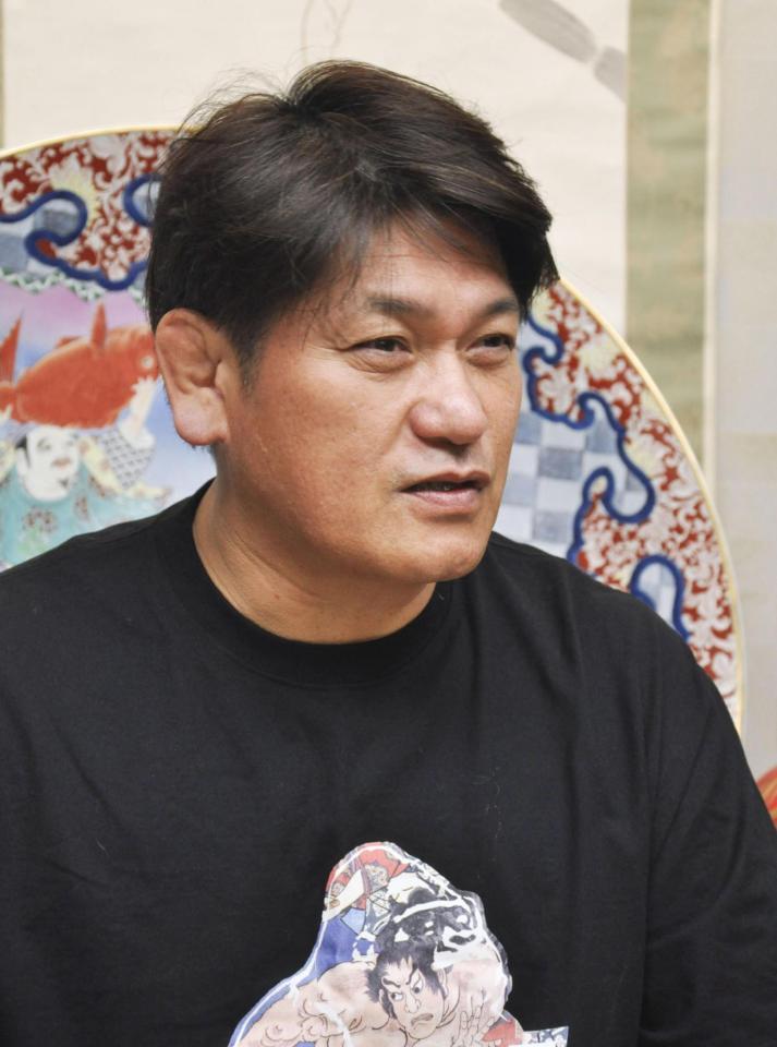 　弟子の豊昇龍の横綱昇進が確定したことを受け、報道陣の取材に応じる立浪親方