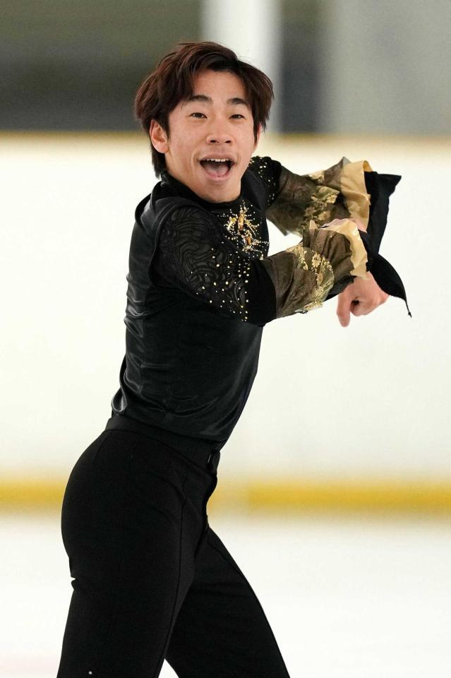 　成年男子ＳＰで演技する大阪・織田信成