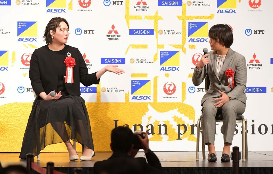 　トークセッションを行う北口榛花（左）と藤波朱理（撮影・佐藤厚）