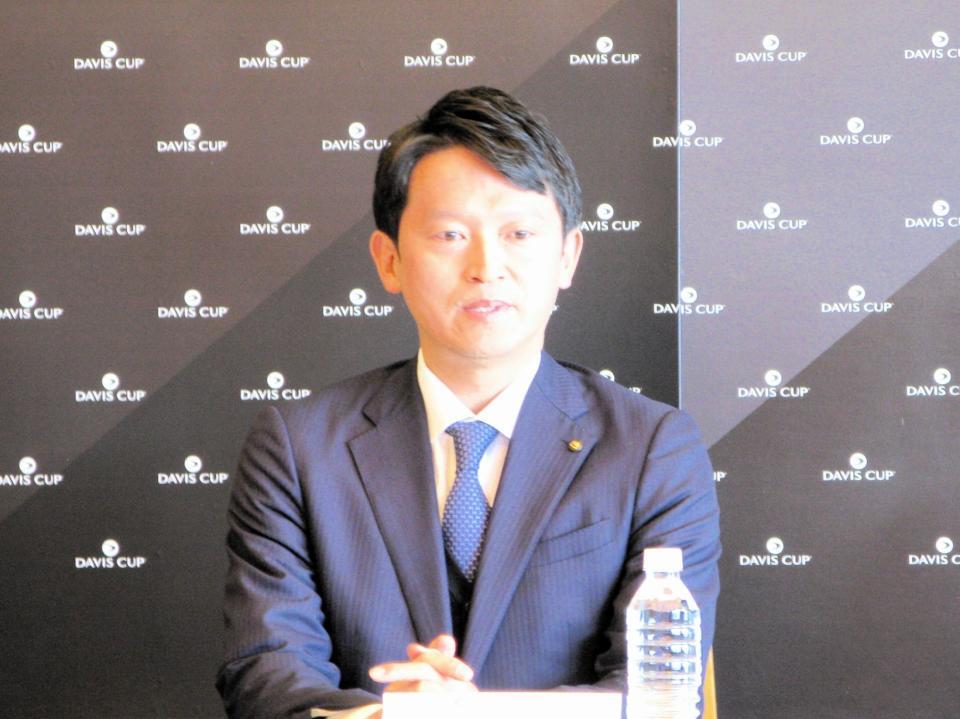 　デビス杯のドロー抽選式に登場した兵庫・斎藤知事
