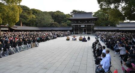 　横綱豊昇龍の奉納土俵入りを見るため多くのファンが詰めかけた明治神宮（撮影・持木克友）