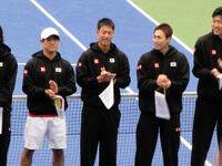 　デ杯の開会式に登場した（左から）西岡良仁、錦織圭、綿貫陽介、柚木武