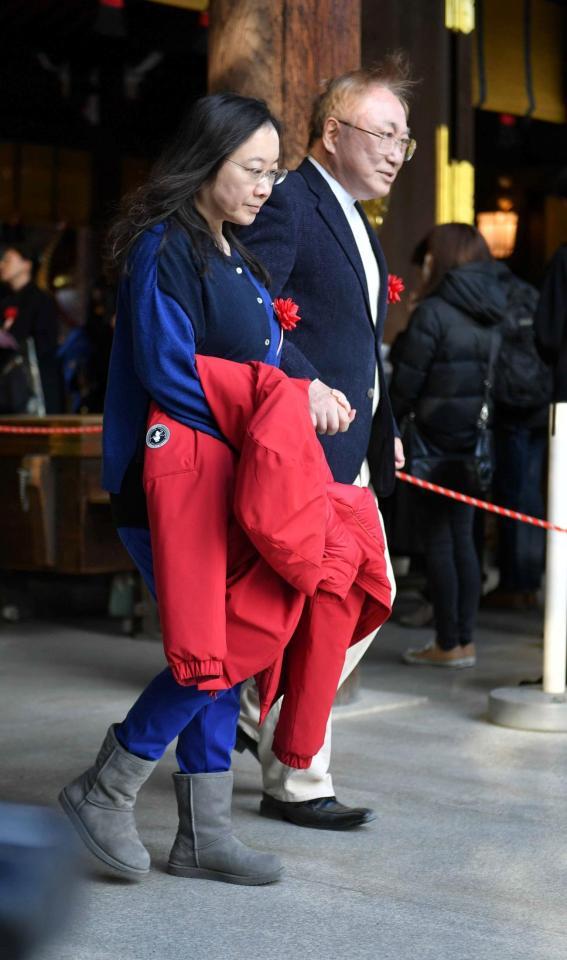 　横綱豊昇龍奉納土俵入りに姿を見せた高須克弥氏（右）と西原理恵子さん（撮影・持木克友）