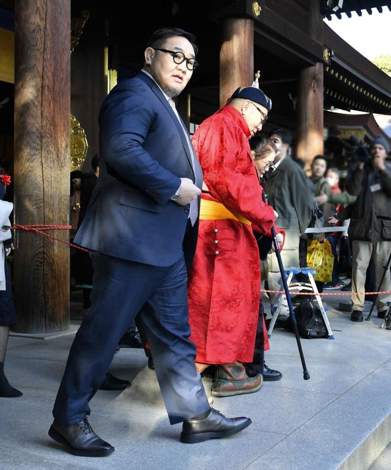 　豊昇龍の奉納土俵入りに姿を見せたドルゴルスレン・ダグワドルジ氏（撮影・持木克友）
