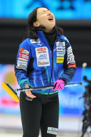 　悔しがるロコ・ソラーレの藤沢五月（撮影・金田祐二）