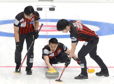 カーリング男子　前回大会Ｖのコンサドーレが快勝で白星発進「集中してプレーできていた」もぐもぐタイムは「白い恋人」でパワーチャージ