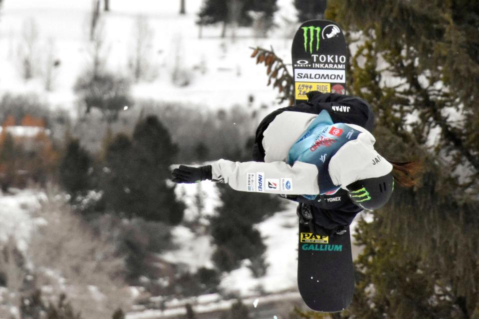 　スノーボードＷ杯スロープスタイル第３戦の女子で２位に入った村瀬心椛（共同）