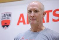 　練習後に会見する日本代表のトム・ホーバス監督（撮影・吉澤敬太）