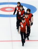 　ロコ・ソラーレ戦で敗れ、肩を落とす中部電力の選手たち