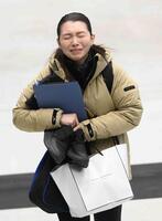 　勝利して歓喜の表情を見せるロコ・ソラーレの本橋麻里コーチ（撮影・堀内翔）