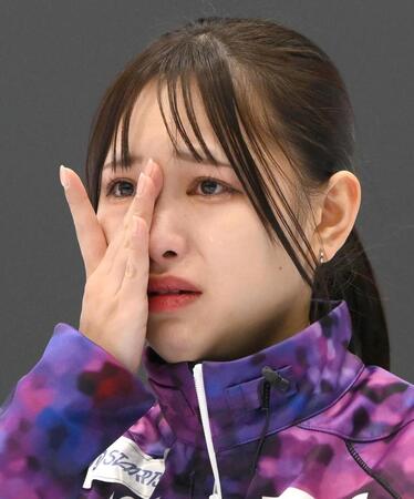 　敗れて涙を流す北海道銀行・仁平美来（撮影・堀内翔）