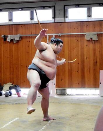 　弓取りの稽古を開始した天空海
