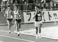 　大接戦となった福岡マラソン。（右から）瀬古、宗茂、宗猛＝７９年