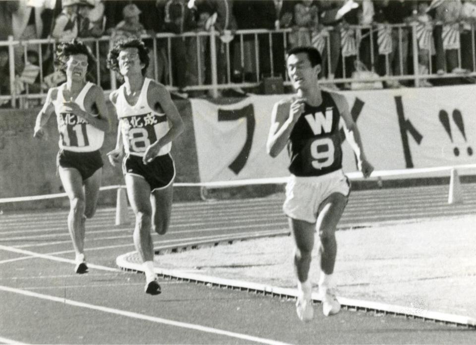 　大接戦となった福岡マラソン。（右から）瀬古、宗茂、宗猛＝７９年