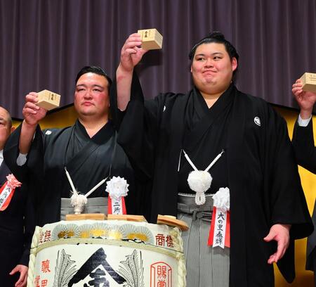 大の里「上へ向かって頑張っていきたい」　大関昇進披露宴で師匠から猛ゲキ　春場所Ｖ争いだ