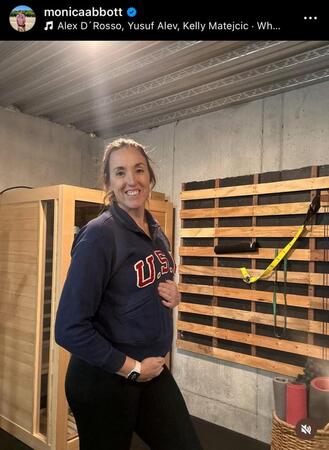 　アボットさんインスタグラム（ｍｏｎｉｃａａｂｂｏｔｔ）より