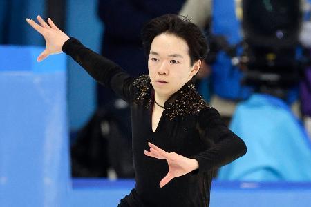 　男子フリー　演技する鍵山優真＝ハルビン（共同）